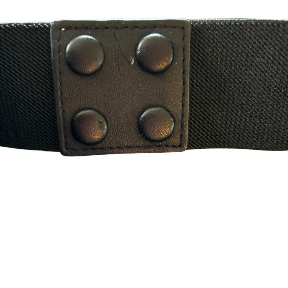 White House Black Market WHBM Black Stretch Belt Faux Flower Sz L Avant Garde